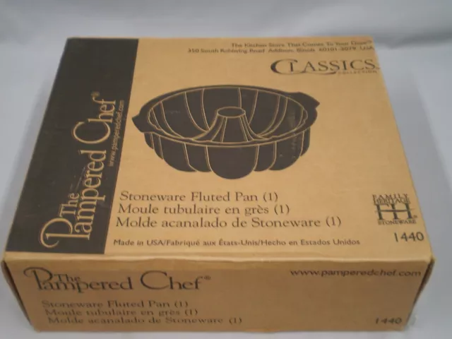 Pampered Chef Family Heritage Collection Stoneware 10" Fluted Bundt Pan 1440