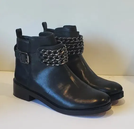 Tory Burch Bloomfield Black Leather Chain Buckle Ankle Boots Bootie Sz 7.5