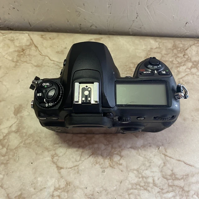 Nikon D200 10.2 MP Digital SLR Camera - Black (Body Only) 3
