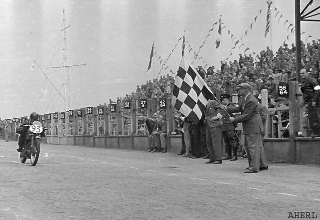 MOTO GUZZI 250CC Albatros factory racer Maurice Cann winner 1948 Isle