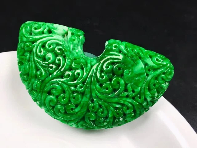 Vintage Emerald Green Jadeite Jade Pendant 《Grade A》  0527