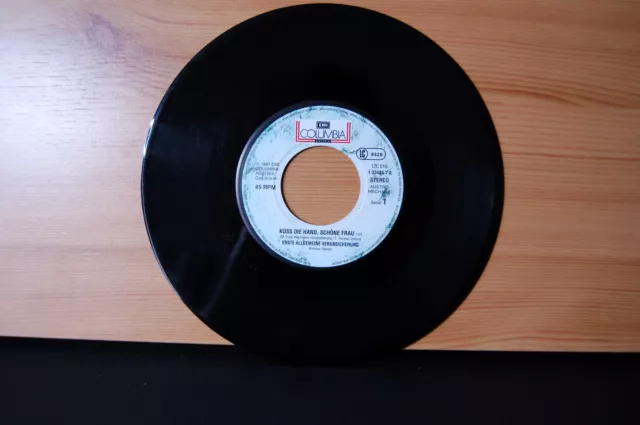 7" Single Vinyl ,  Erste Allgemeine Verunsicherung - Küss die Hand schöne Frau