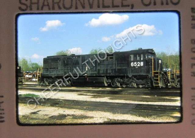 Original '75 Kodachrome Slide PC Penn Central 6528 U28C Sharonville, OH    38V19
