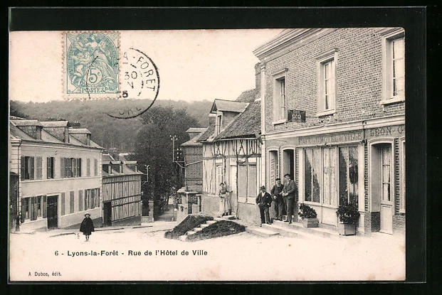 CPA Lyons-la-Foret, Rue de l´Hotel de Vill