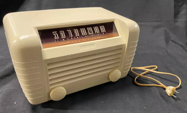 1946 RCA Victor Bachelite Marroncino Tubo Radio Modello 65X2 Works Picks Up Un