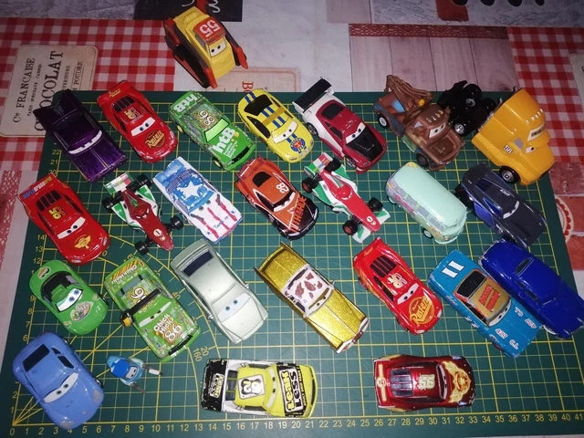 lot de  voitures cars disney pixar  mattel metal  d occasion  attention lire l a