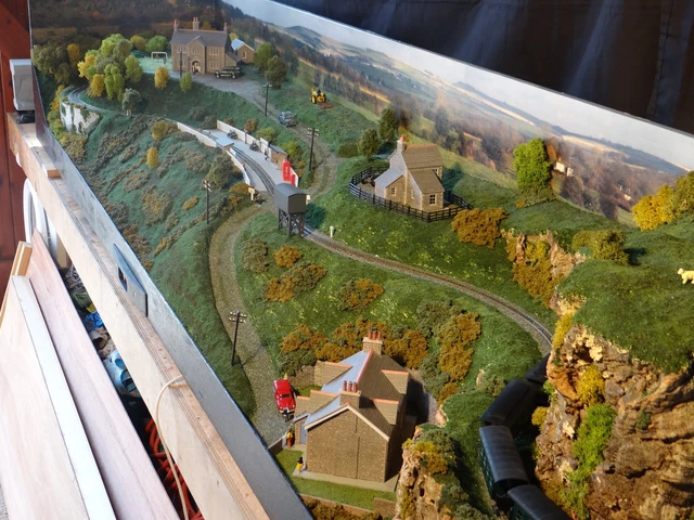 MODEL RAILWAY LAYOUT in 009 NARROW GAUGE £300.00 - PicClick UK
