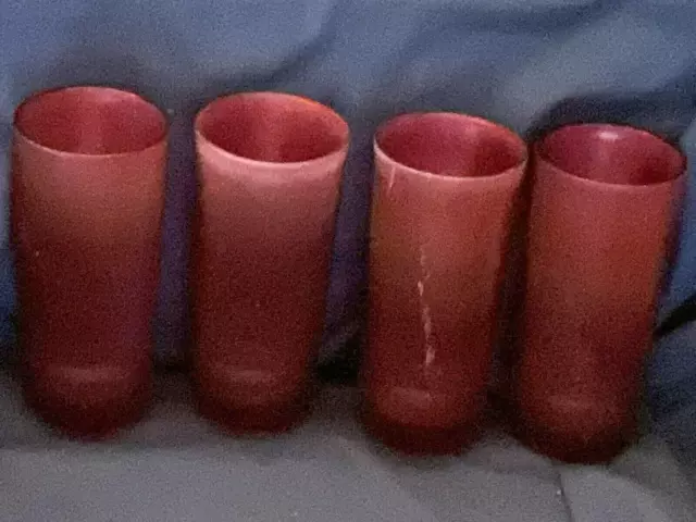 https://www.picclickimg.com/0h8AAOSwC5Zk3ghZ/Vintage-Set-4-Majestic-USA-Ribbed-Red-Plastic.webp
