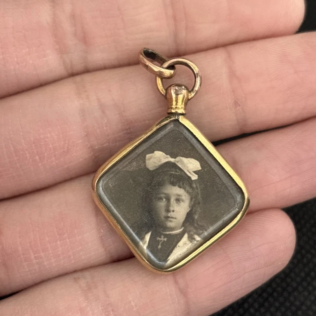 Ancien Pendentif Porte Photo Relique Métal Argenté Ciselé 19ème
