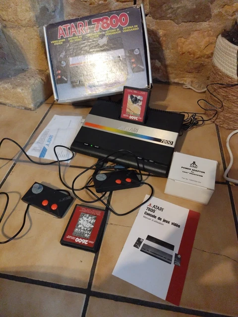 Console Atari 2600 Et 2 Manettes En Boîte - AT26 - Console