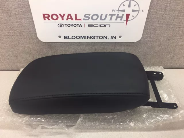 Toyota Rav4 13-15 Limited Black Leather Center Console Armrest Lid Genuine OEM