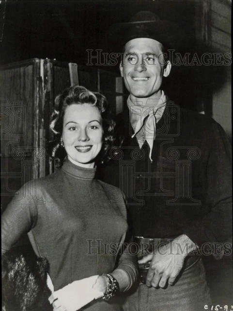 1959 Press Photo Actors Clint Walker & Virginia Mayo, "Cheyenne" Star