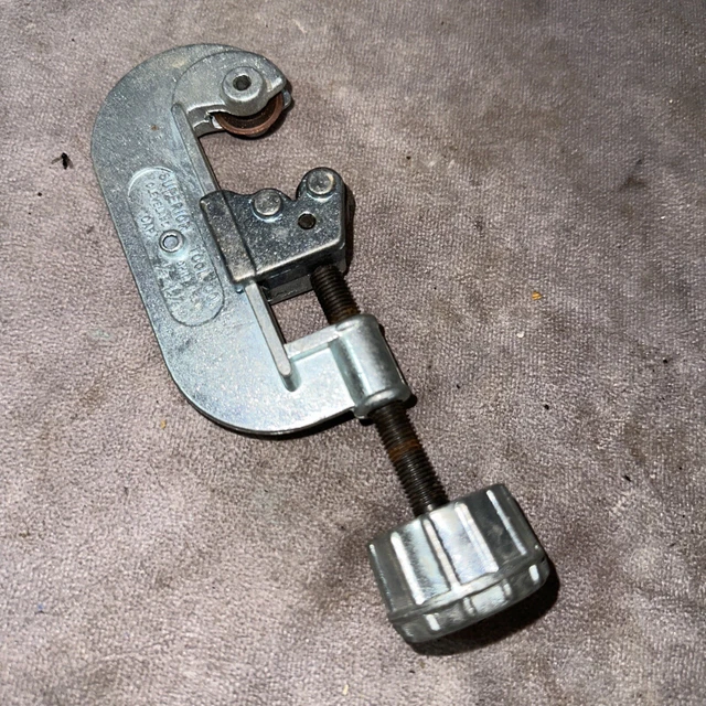 Vintage Superior Tool Co. pipe/tubing cutter 1 1/8" cap. No. 350 Made In The USA