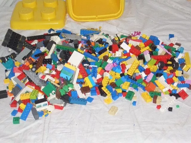 LEGO  - Steine, viele Kleinteile, 10 Figuren - alles in der Box - 2,2 Kilo