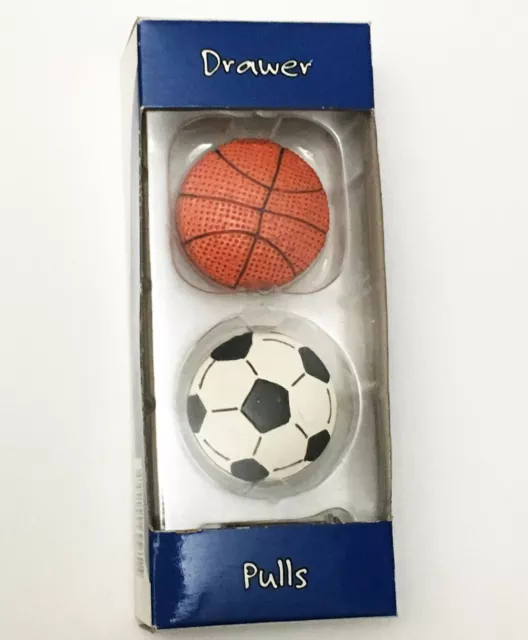 LOT de 2 balles de sport basketball football enfants armoire bouton tiroir tire matériel