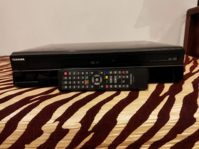 Toshiba DVR80KF Combiné Lecteur Graveur DVD Enregistreur Magnétoscope VHS  HDMI 