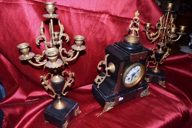 Orologio con candelabri in bronzo e marmo Napoleone III marchiato con chiave