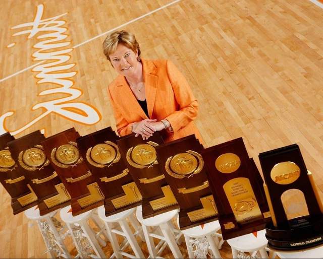 Pat Summitt 8X10 Photo "Tennessee Volunteers" Ncaa Lady Vols Basketball
