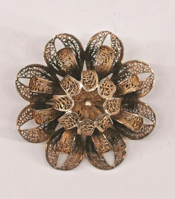 Ancienne Broche Plaque Or Décor Royal Filigrane Plastique – Bijou Vintage Occasion