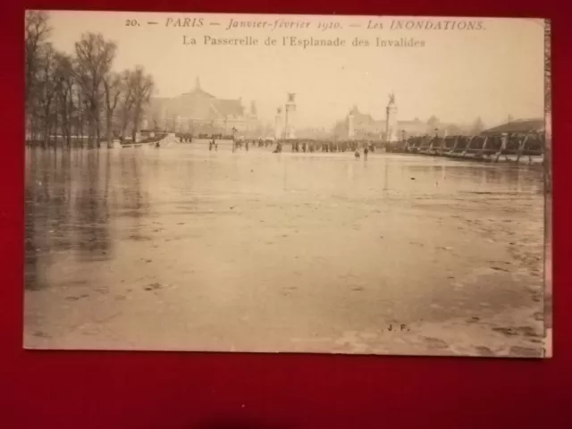 CPA 75 Paris Les Inondations - La Passerelle de L'Esplanade des Invalides