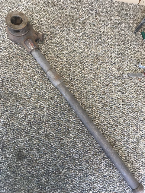 ridgid 111r pipe threading ratchet with a 3/4" die