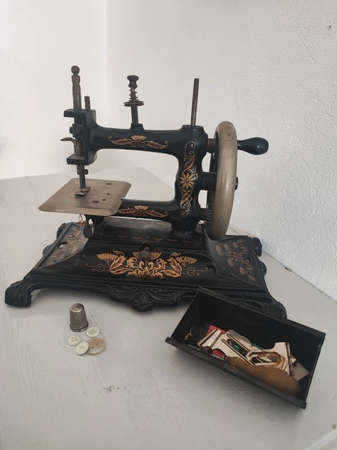 Ancienne Petite Machine à Coudre Jouet – H 13cm – Époque 1900 – Très Bon État
