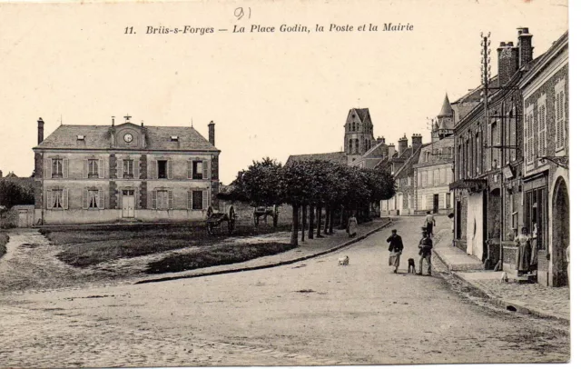 CPA Briis sous Forges (91 Essonne), Place Godin, années 1910