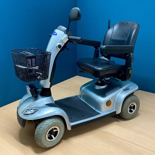 Motocicleta eléctrica Invacare LEO • 4 ruedas para personas mayores • 6 km/h