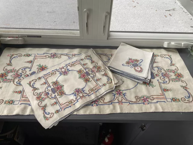 Vintage 17pc Set Of Linen Floral Cross Stitch Placemats Napkins Table Runner