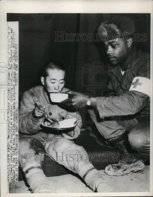 1951 Press Photo American Medical Soldier helps a wounded Chinese Trooper