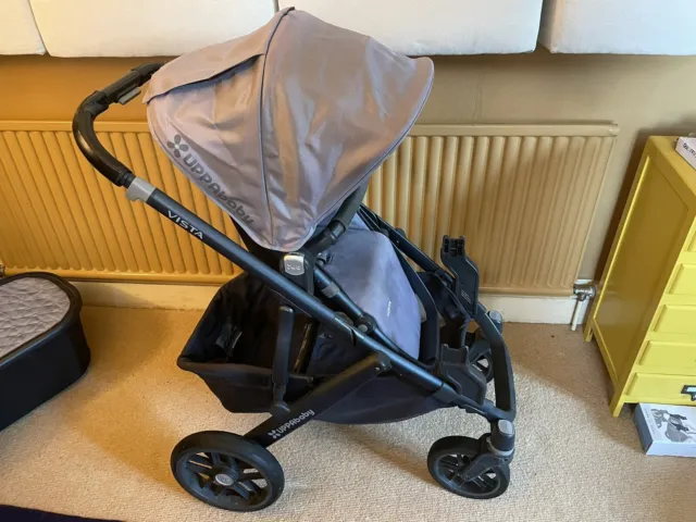 UPPAbaby Vista 2015+ Pram in Pascale Grey with seat and Carrycot + extras!