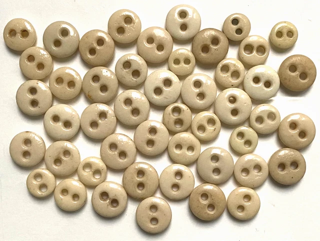 Lot De 6 Boutons Vintage Crème Avec Inclusion Dorée Bouddha – 2,3 Cm – Réf. 5963