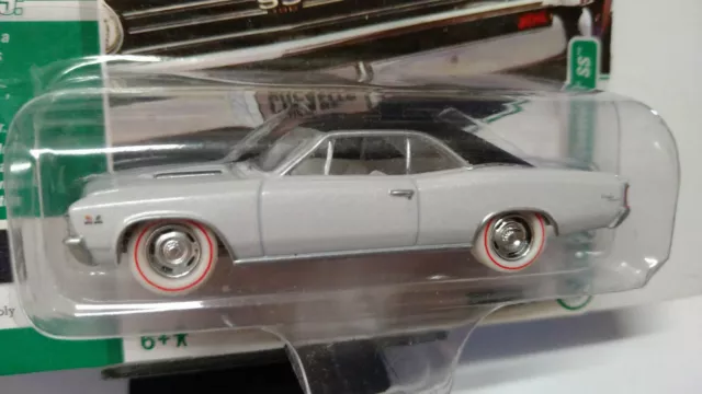 Johnny Lightning Muscle Car USA 1967 Chevy Chevelle SS Chase Wite (NG97) 2