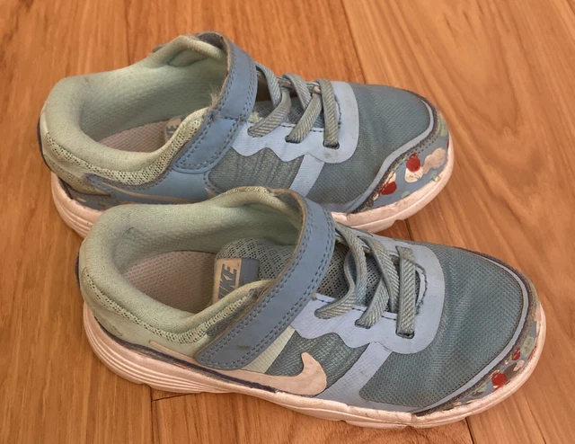 Nike Blue Fusion Toddler Size 10 Dot No-Tie Sneaker