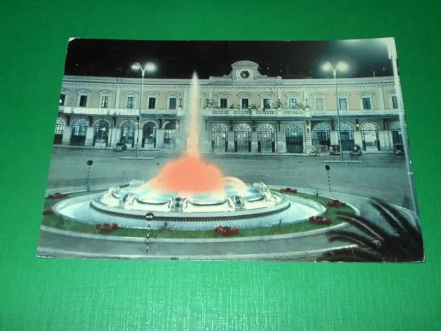 Cartolina Bari - Piazza Roma - Stazione Ferroviaria ( notturno ) 1964.