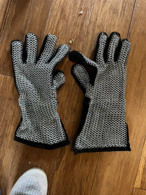 Chainmail gloves for medieval armor