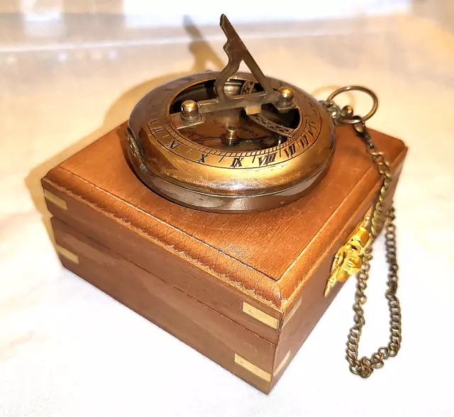 Reloj de bolsillo con esfera solar cadena de brújula de latón antiguo oro brillo caja de madera Reino Unido