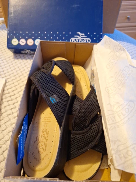 Pavers fly flot sandals hotsell