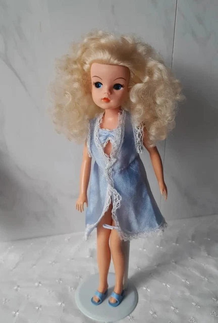 Vintage 1984 80s Pedigree Masquerade Sindy Doll 033055X HONG KONG + Lingerie Set