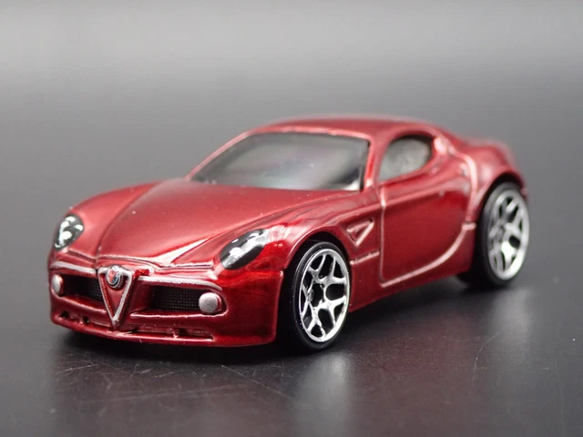 7& Alfa Roméo 8C Compétizione rouge métal 1/18 Burago