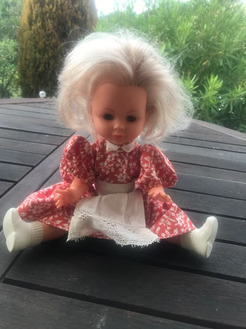 PAR AMOUR DES POUPEES : poupée ANNIE , en composition 30 cm non marquée