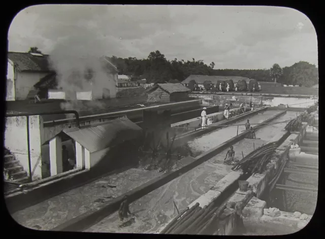 Glass Magic Lantern Slide PEOPLE IN FACTORY C1910 PHOTO INDIA
