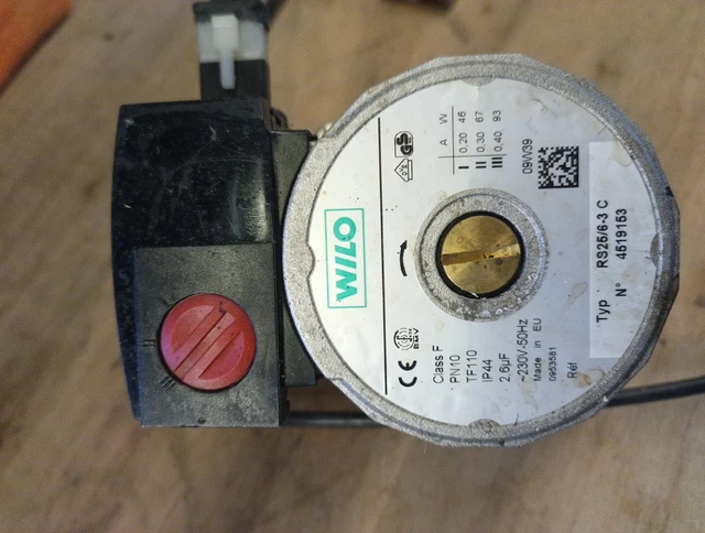 Pompe De Chaudière Circulateur Wilo FRSC 15/5-3 Pour Frisquet Occasion Garantie
