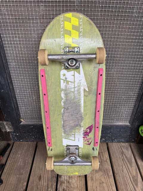 Promo Skateboard Spidey 17x5 Pouces chez Géant Casino