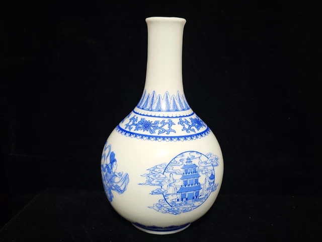 vintage Chinese Blue and white porcelain empty wine bottle, Taiwan JinMen