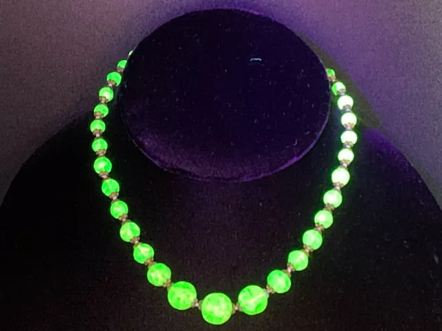Art Deco Bohemian Graduated Uranium Crackle Glass Beads Necklace Brass Clasp