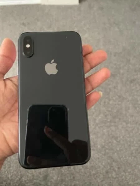 iPhone Xs Space Gray 256 GB au iPhone Xs Max Space Gray 256 GB au