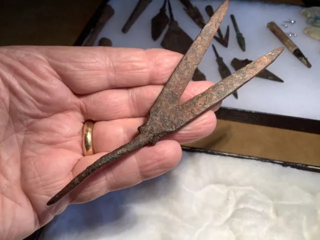 Bird Kill  “ Rope Cutting” Forked Arrowhead = Ancient - Middle Ages - Iron