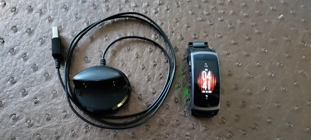 SAMSUNG GEAR FIT 2 SM R360 Used Workout Fitness Health And