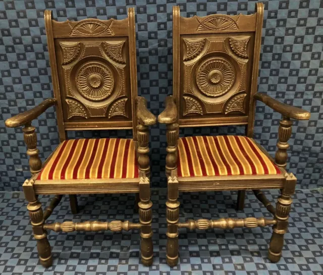 Série De 2 fauteuils et 2 chaises anciennes en bois massif sculpté 3